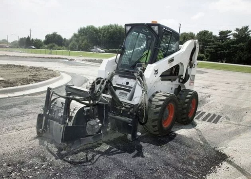 Мини-погрузчик Bobcat c фрезой