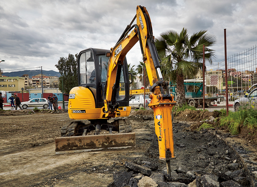 Мини-экскаватор JCB с гидромолотом